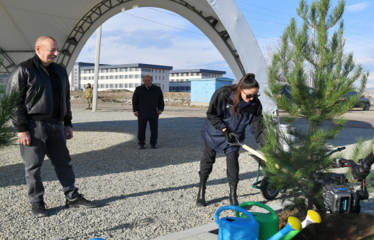 Dövlət başçısı və birinci xanım  Ağdam şəhər Mərkəzi parkının təməlinin qoyulması mərasimində iştirak ediblər