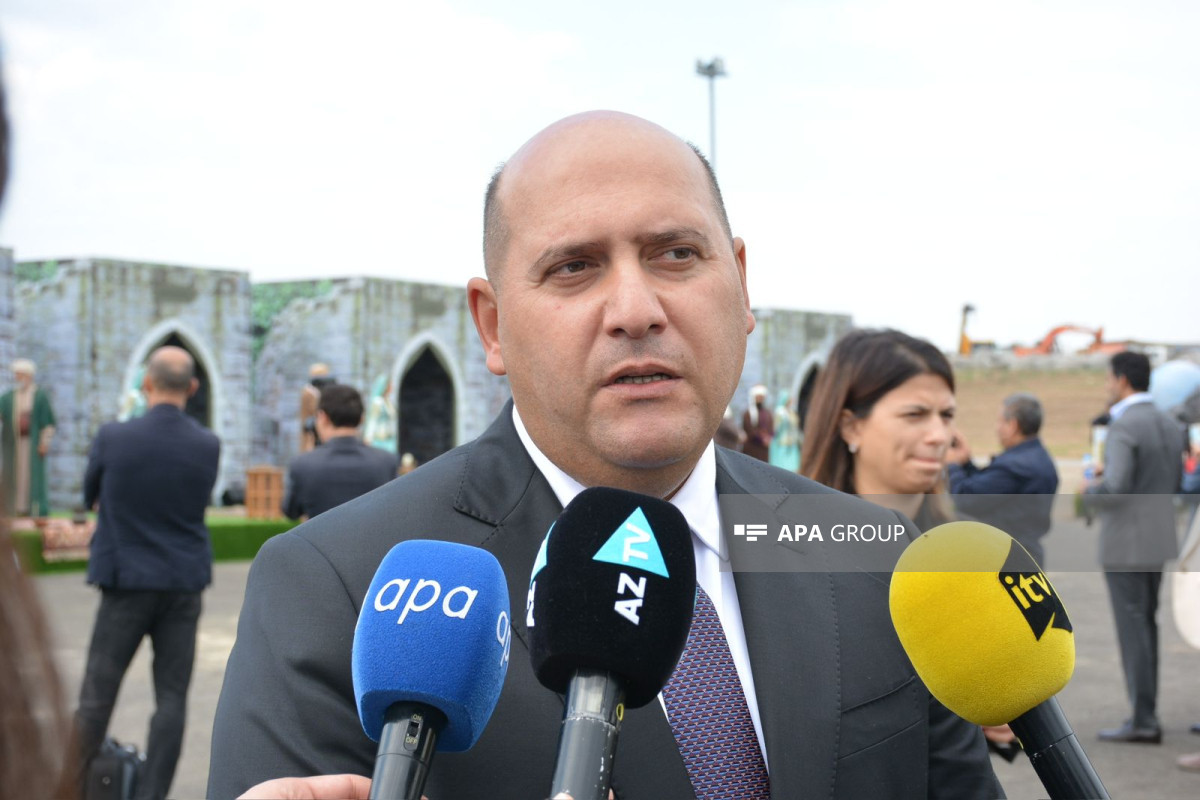 Emin Hüseynov: Azad olunan ərazilərdəki söküntü materialları təkrar emal olunur