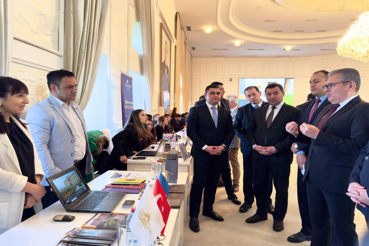 Gəncədə turizm peşələri üzrə əmək yarmarkası keçirilib