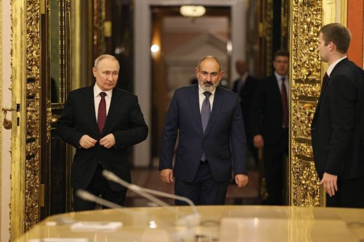Putin Paşinyanla qeyri-rəsmi söhbət aparıb - VİDEO 