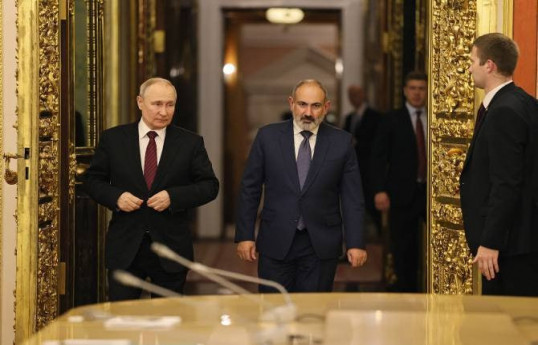 Putin Paşinyanla qeyri-rəsmi söhbət aparıb - VİDEO 