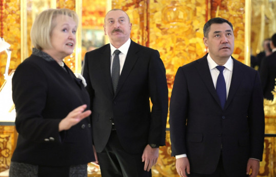 Prezident İlham Əliyev Sankt-Peterburqda “Yekaterina sarayı” ilə tanış olub - YENİLƏNİB 