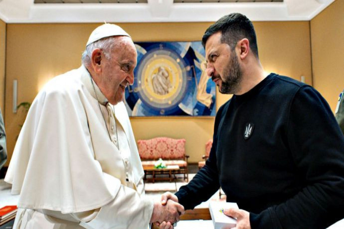 Zelenski Papa ilə “sülh formulu”nu müzakirə edib