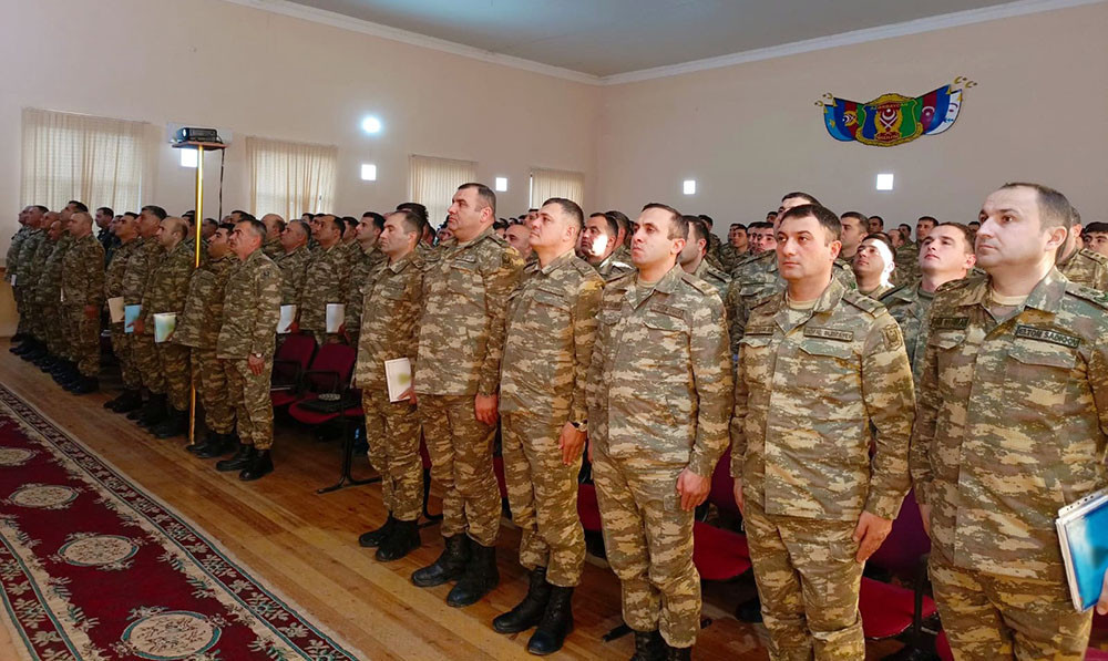 Azərbaycan Ordusunda ilin yekununa dair iclaslar keçirilib