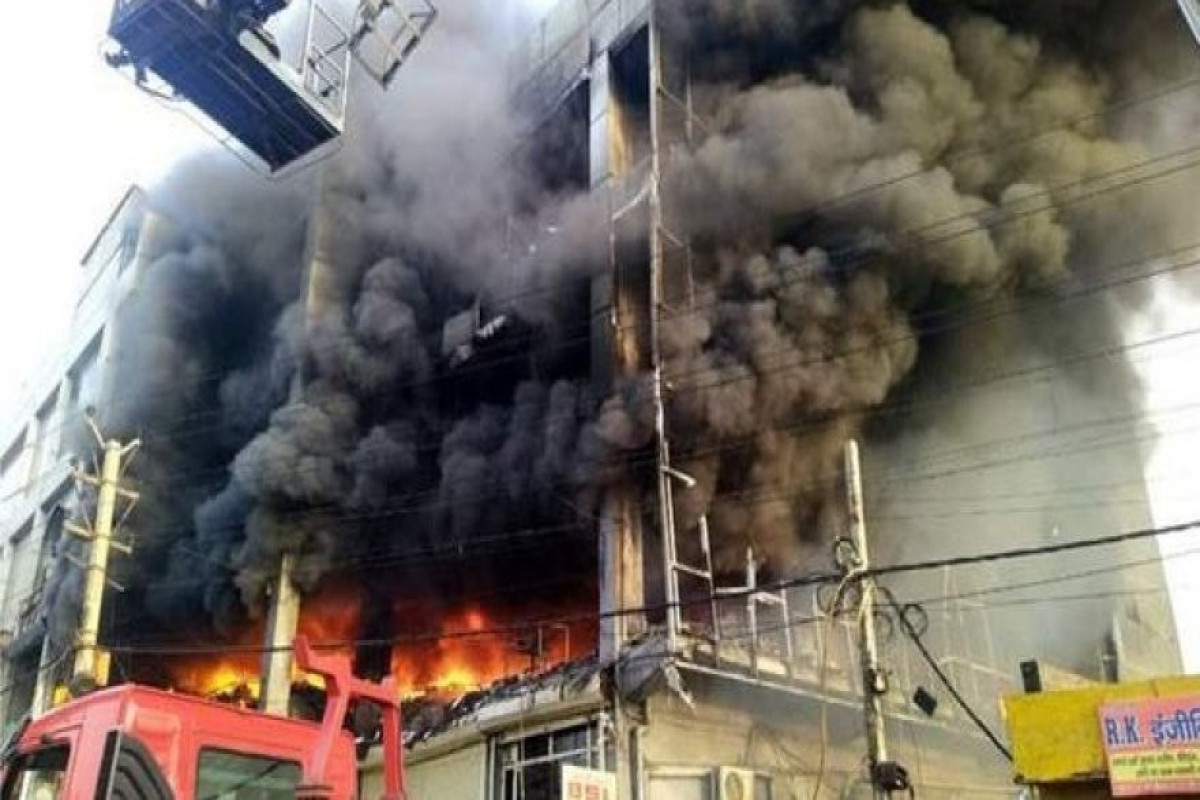 В результате пожара в Индии погибли по меньшей мере 14 человек
