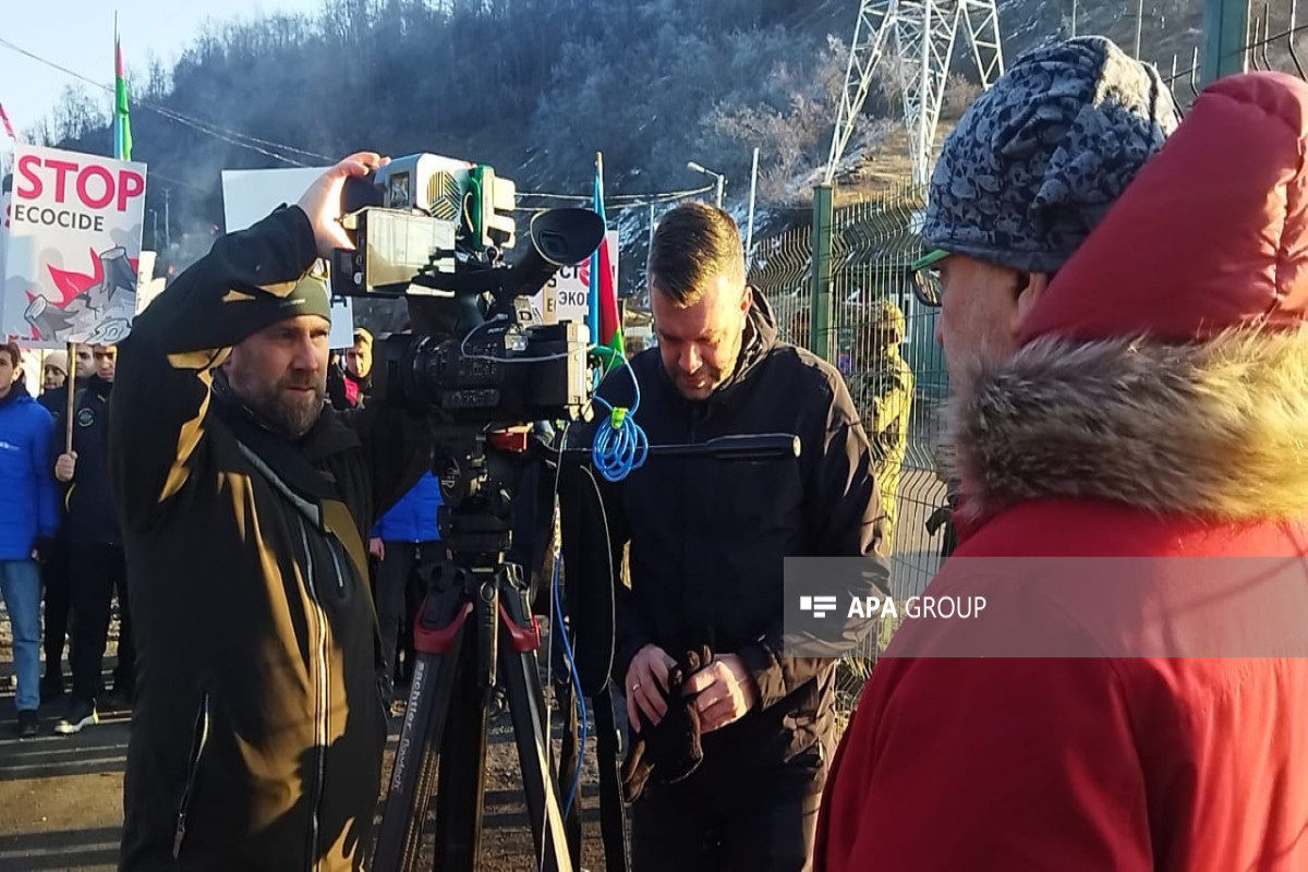 Employees of Czech TV watched protest action on Azerbaijan's Lachin-Khankendi road