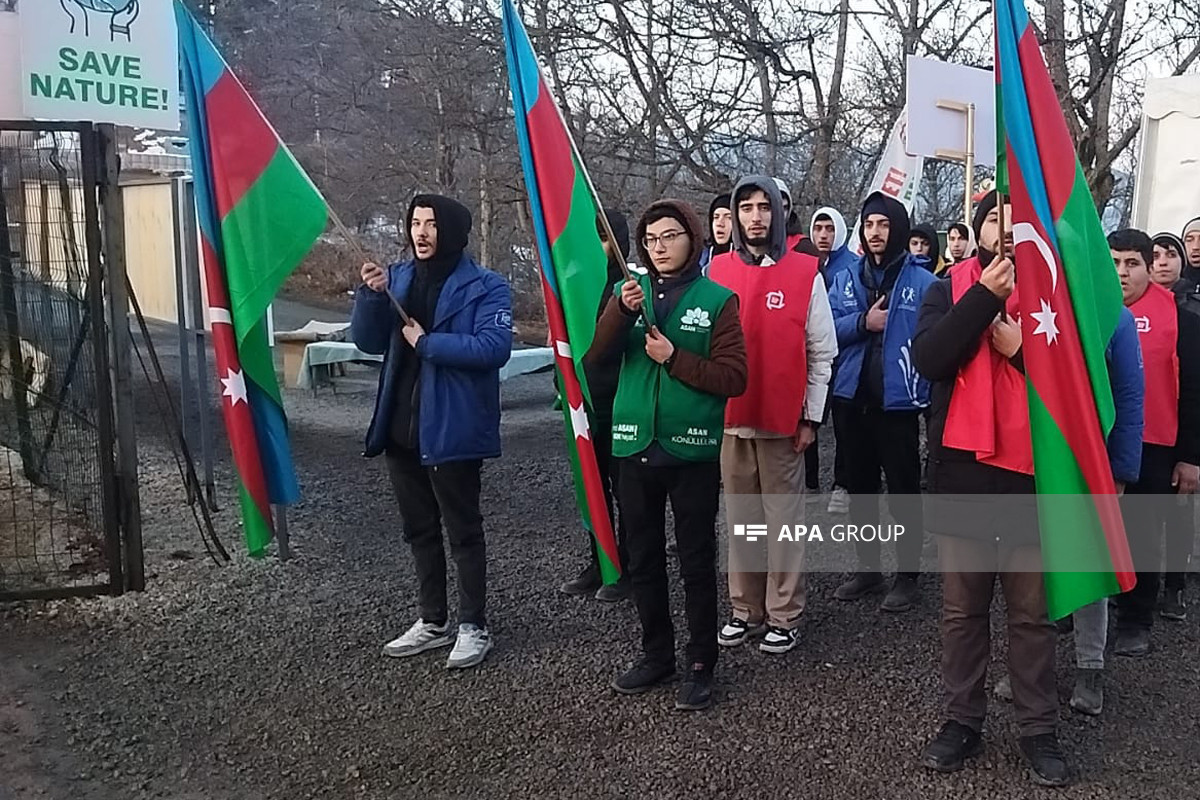 Russian Community members in Azerbaijan visit area of protest action on Azerbaijan