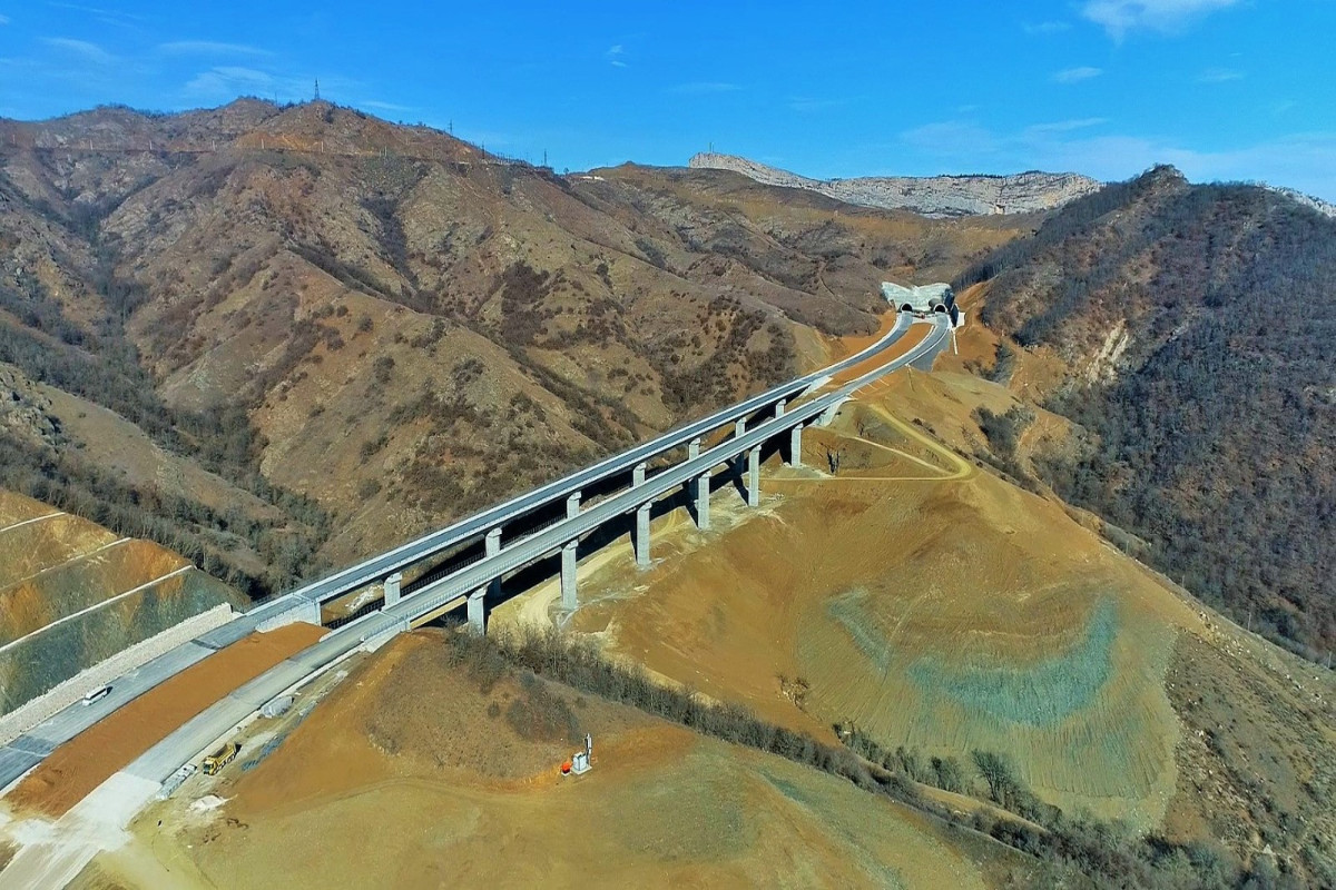 Main works on 3 viaducts and 3 tunnels are completed on Azerbaijan's Ahmedbeyli-Fuzuli-Shusha road