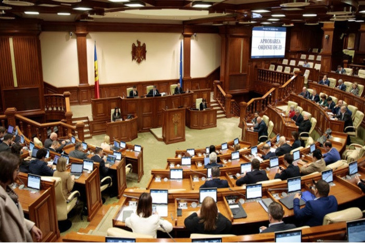Парламент Молдовы продлил режим ЧП на 60 дней