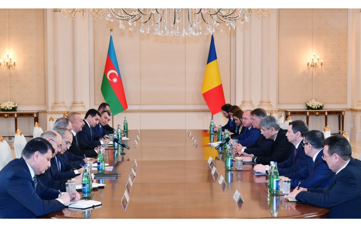 Состоялась встреча президентов Азербайджана и Румынии в расширенном составе