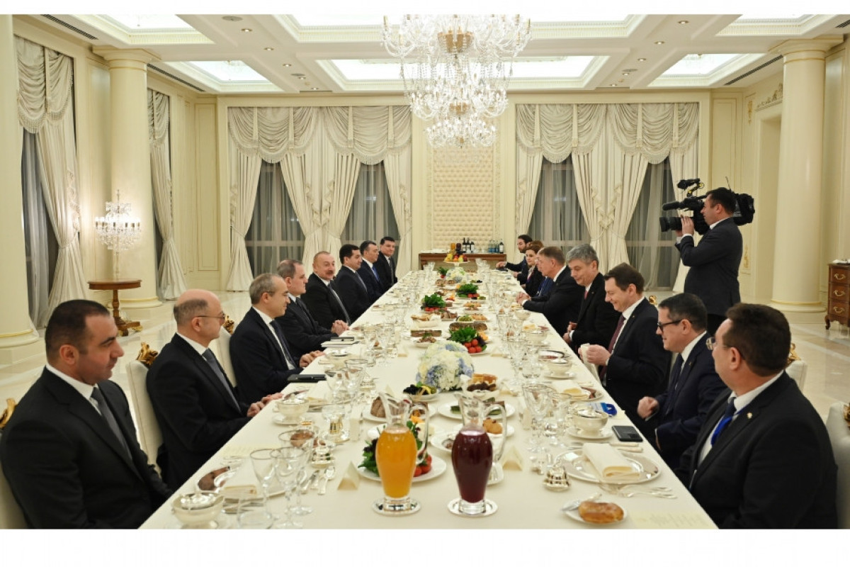 Dinner was hosted on behalf of President Ilham Aliyev in honor of President of Romania Klaus Iohannis