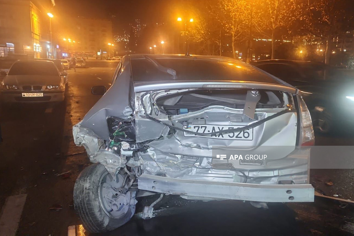 В Баку столкнулись 4 автомобиля, есть пострадавшие-ФОТО 