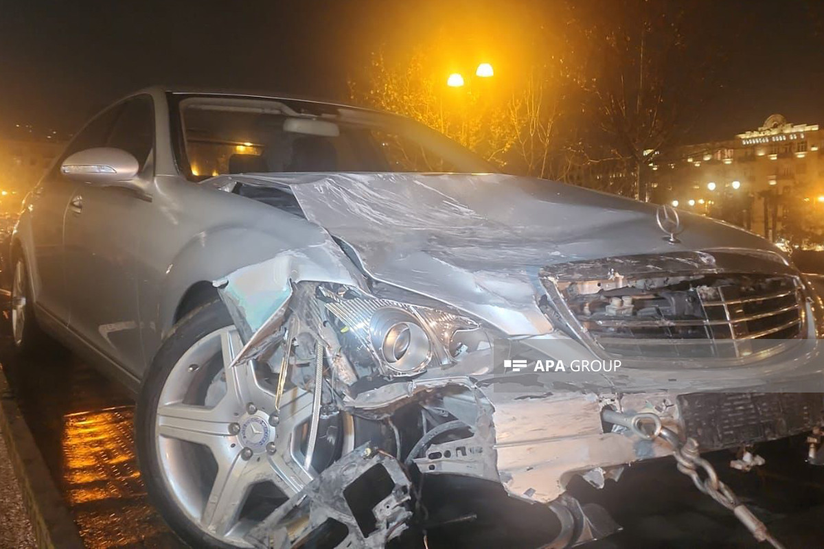 В Баку столкнулись 4 автомобиля, есть пострадавшие-<span class="red_color">ФОТО