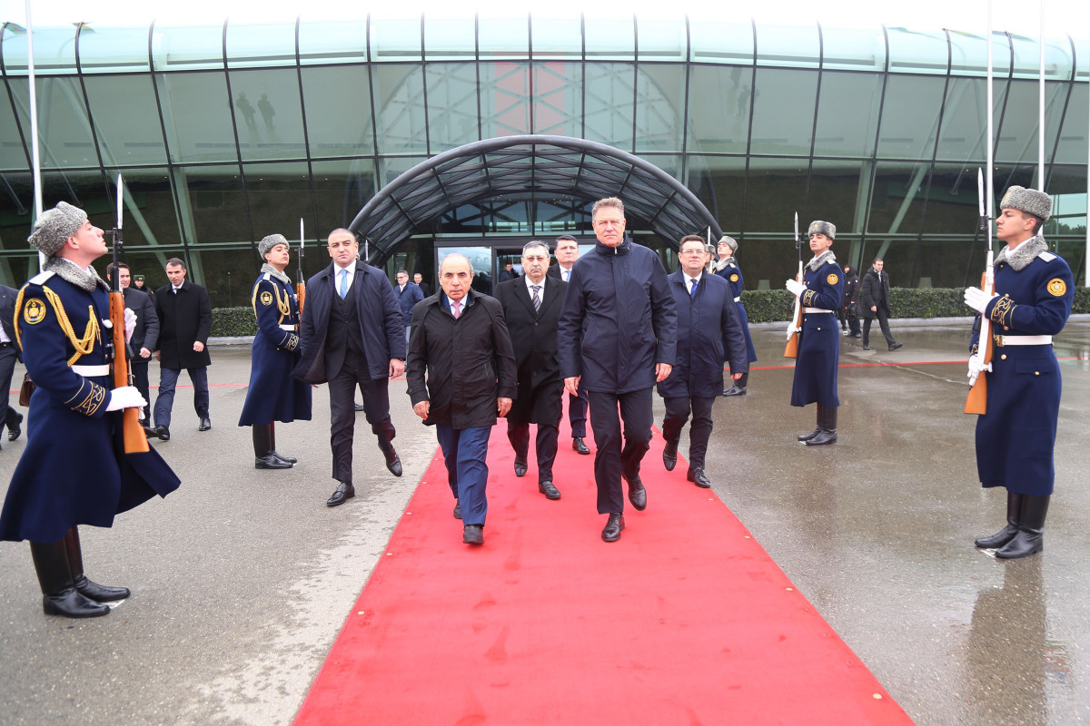 Romanian President completes his official visit to Azerbaijan