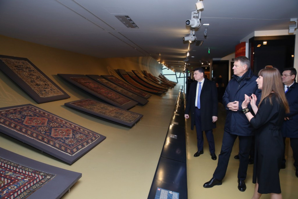 Президент Румынии побывал в Ичеришехер и Музее ковра