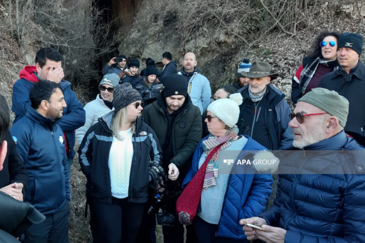 Xarici səyyahlar Azıx mağarasında olub - YENİLƏNİB  - FOTO 
