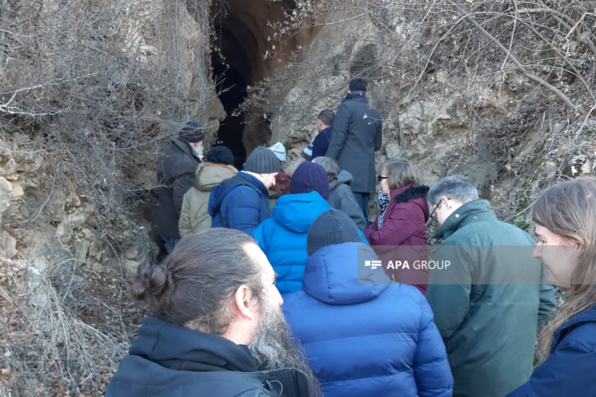 Международные путешественники побывали в Азыхской пещере-ФОТО -ОБНОВЛЕНО 