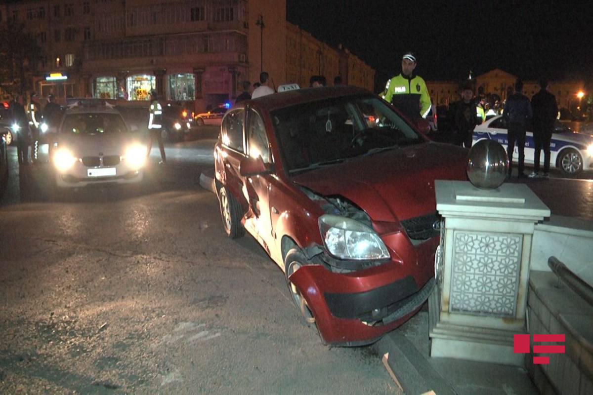 В Баку таксист совершил ДТП, есть пострадавшие
