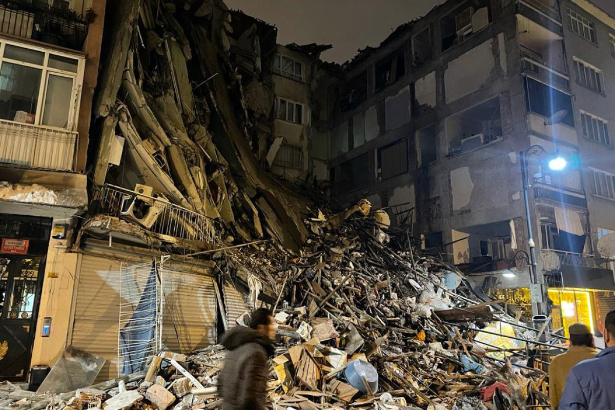 Число погибших при землетрясении в Турции достигло 2 316, пострадали 13 293 человека- ОБНОВЛЕНО-6 