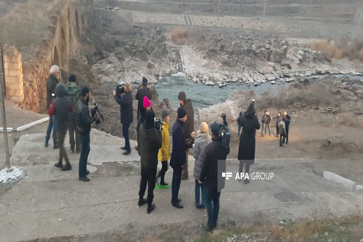 Xarici səyyahlar Cəbrayılda olub, Xudafərin körpüsüni ziyarət ediblər - FOTO 