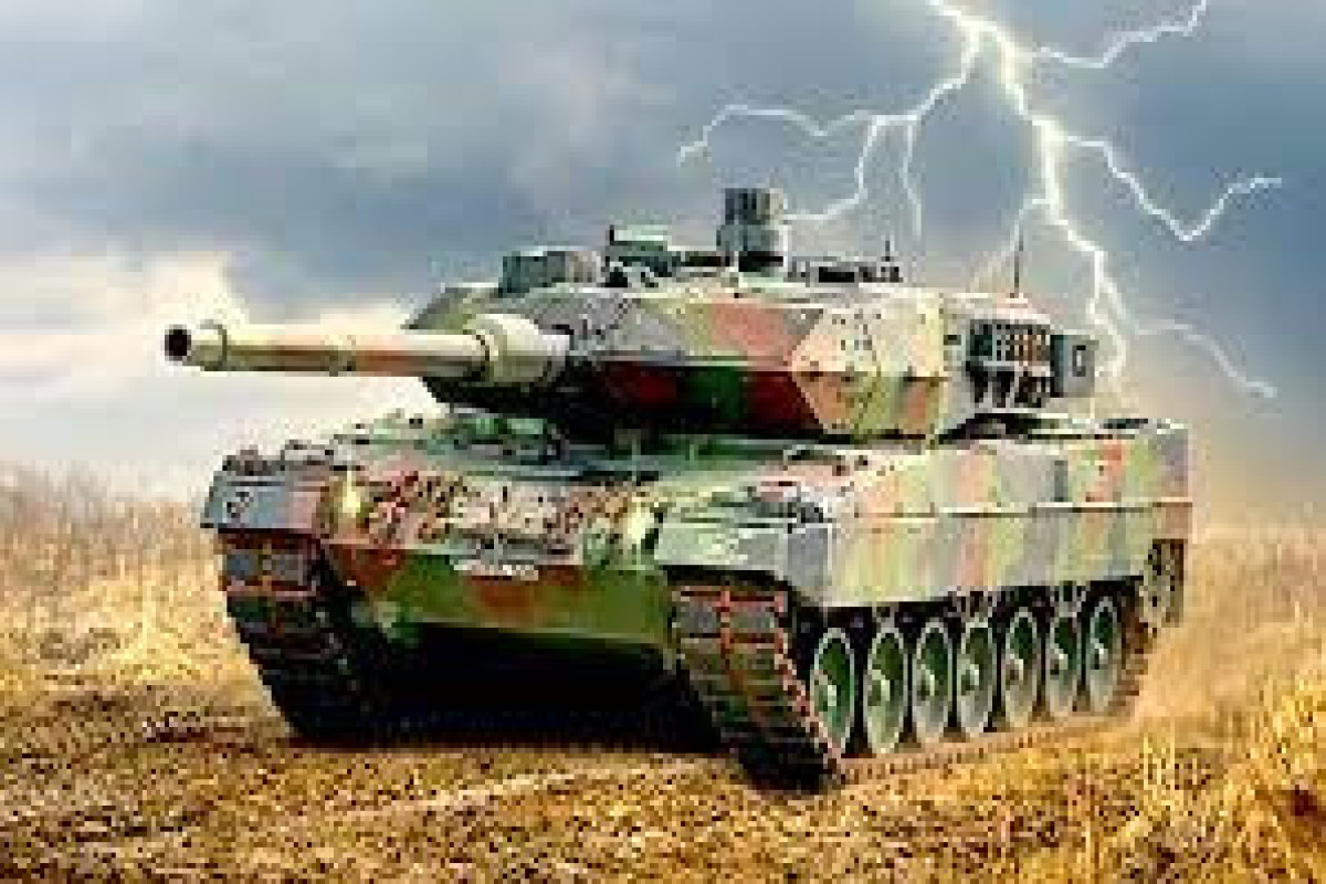 Первый танк Leopard 2, отправленный Канадой Украине, уже в Польше