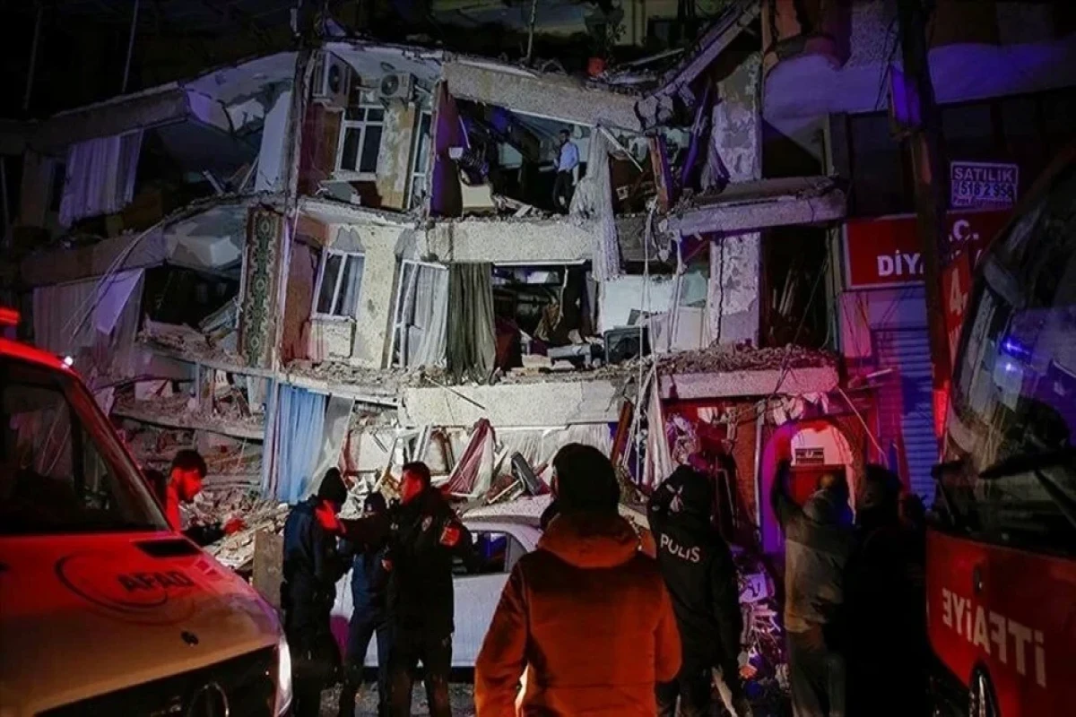 Число погибших в результате землетрясения в Турции возросло до 2921 человека-<span class="red_color">ОБНОВЛЕНО
