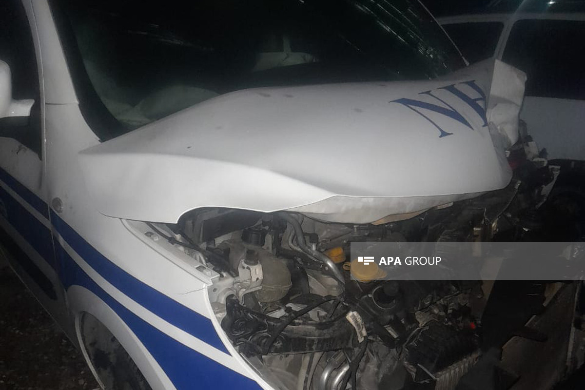 В Баку в ДТП пострадали 4 человека, двое из них-полицейские-ФОТО 