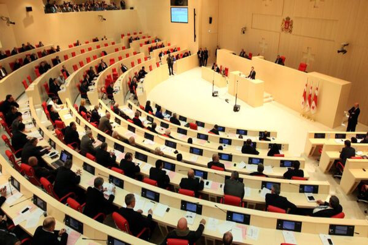 Gürcüstanda “Vahid Milli Hərəkat” partiyası parlamenti boykot edib