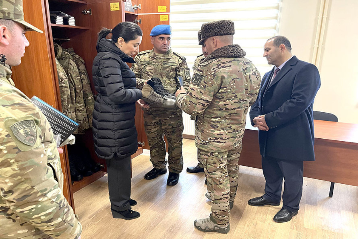 Омбудсмен Азербайджана посетила воинскую часть - ФОТО 