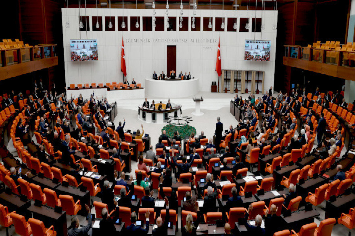 Türkiyədə 10 vilayətdə fövqəladə vəziyyətin elan olunması TBMM-də səsə qoyulub