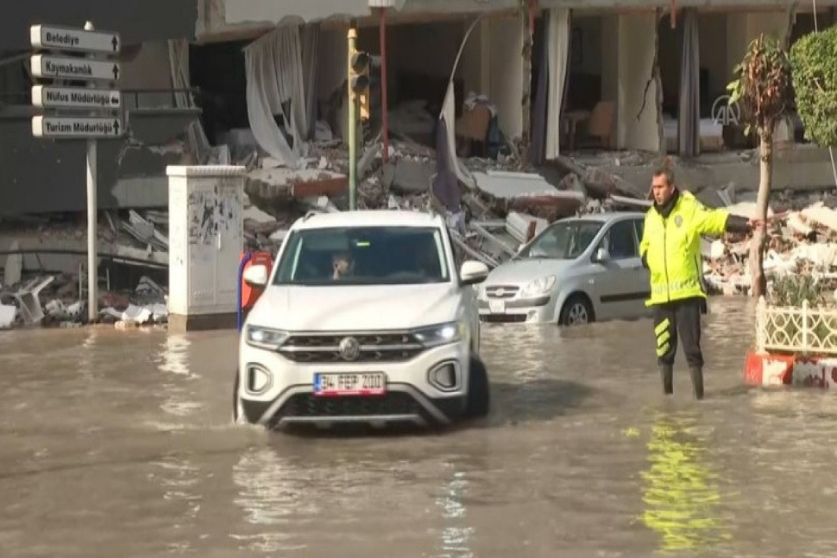 Sea level rises and the streets are flooded in earthquake-hit areas of Türkiye