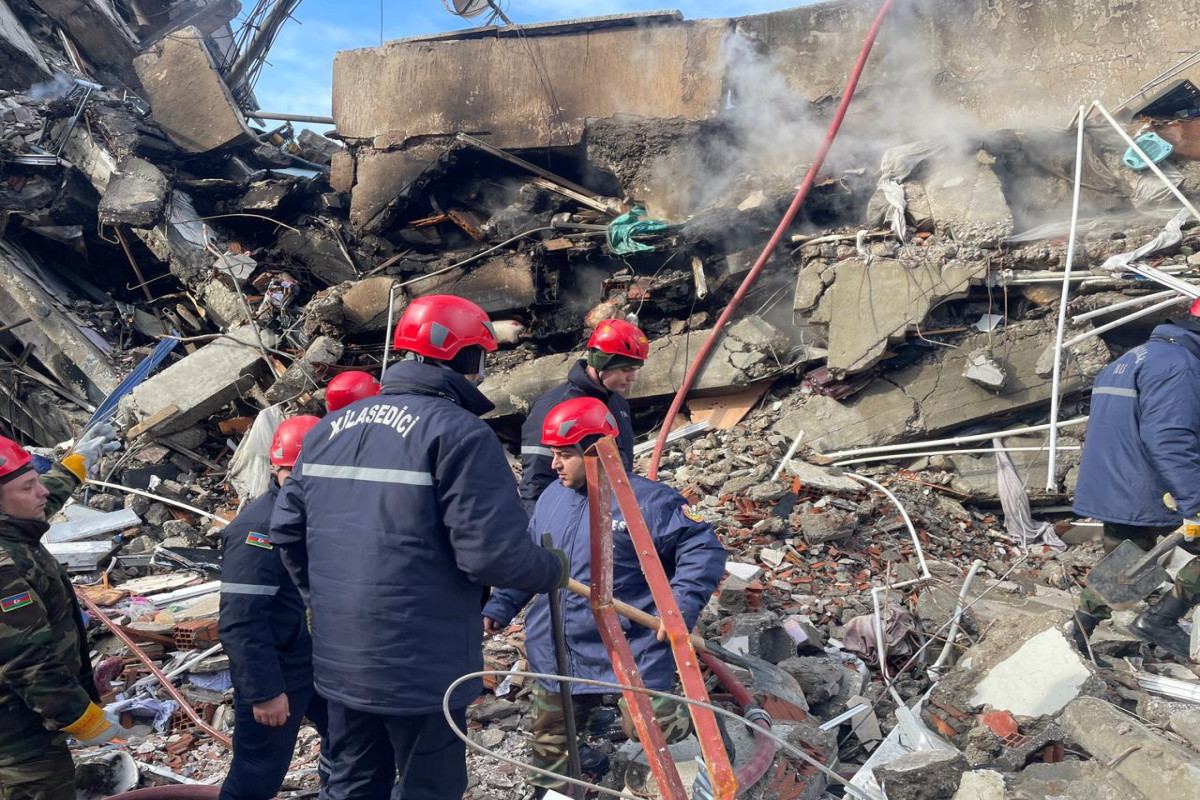 Azerbaijani rescuers removed 3 people alive from the rubble-PHOTO -VIDEO 