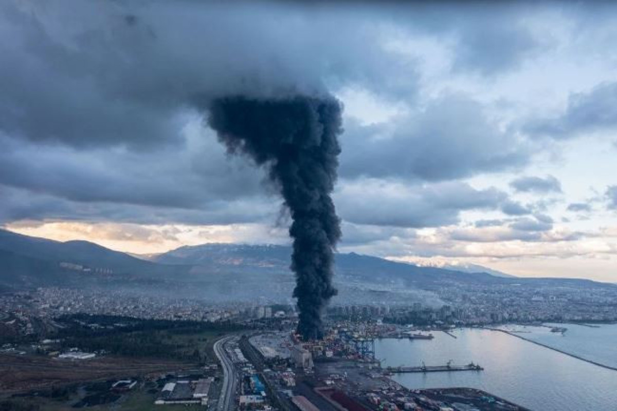 Пожар в турецком порту Искендерун потушен