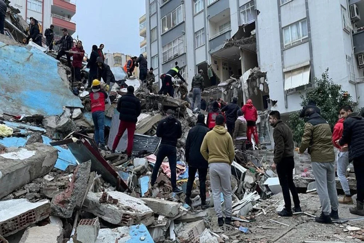 В зоне землетрясения в Турции работают 79 110 человек