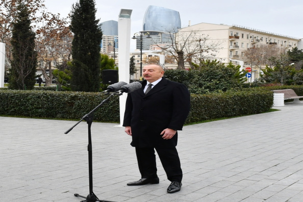 Президент Ильхам Алиев принял участие в открытии памятника Тофику Гулиеву в Баку