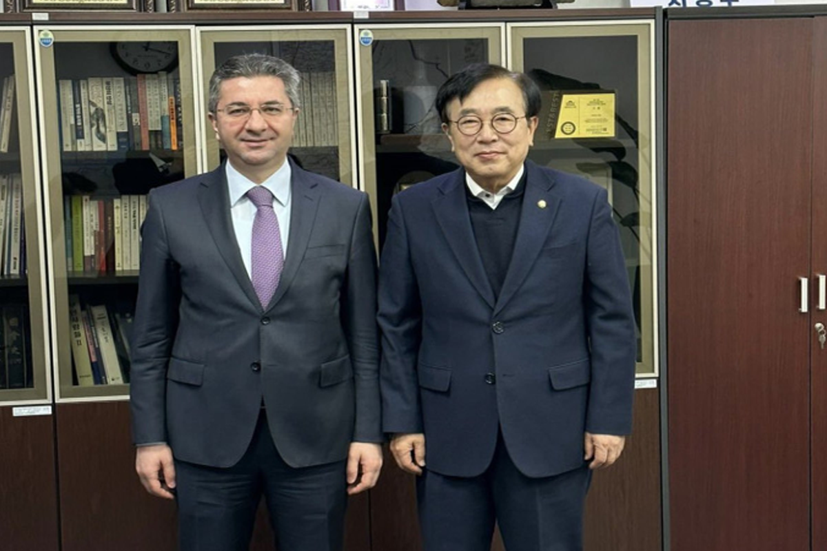 Səfir Koreya-Azərbaycan parlamentlərarası dostluq qrupunun sədri ilə görüşüb