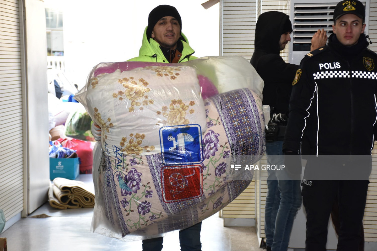 Bakıda Türkiyə üçün təşkil edilən yardım kampaniyası davam edir - FOTOLENT 