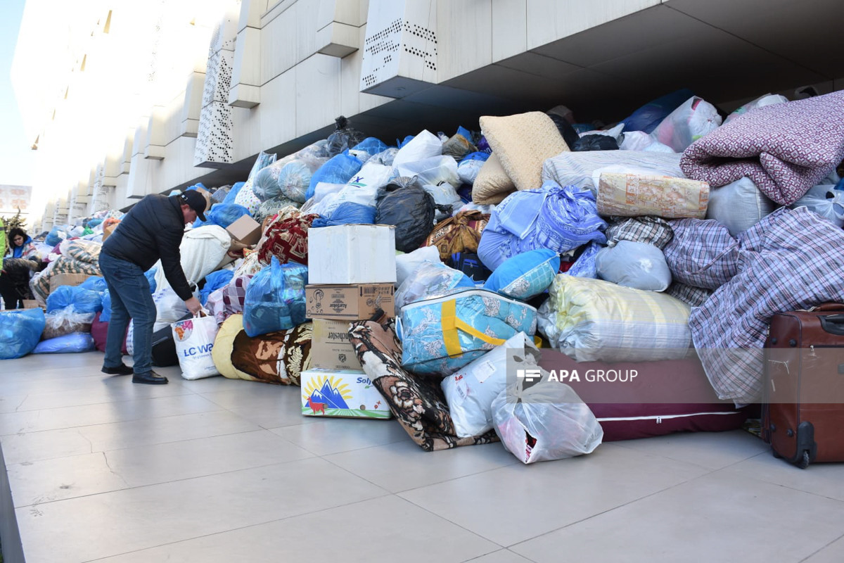 В Баку продолжается кампания по оказанию помощи Турции-ФОТО 