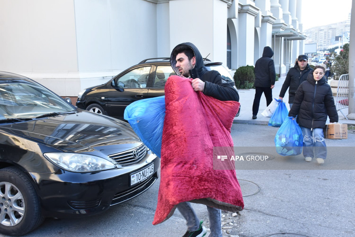 В Баку продолжается кампания по оказанию помощи Турции-ФОТО 