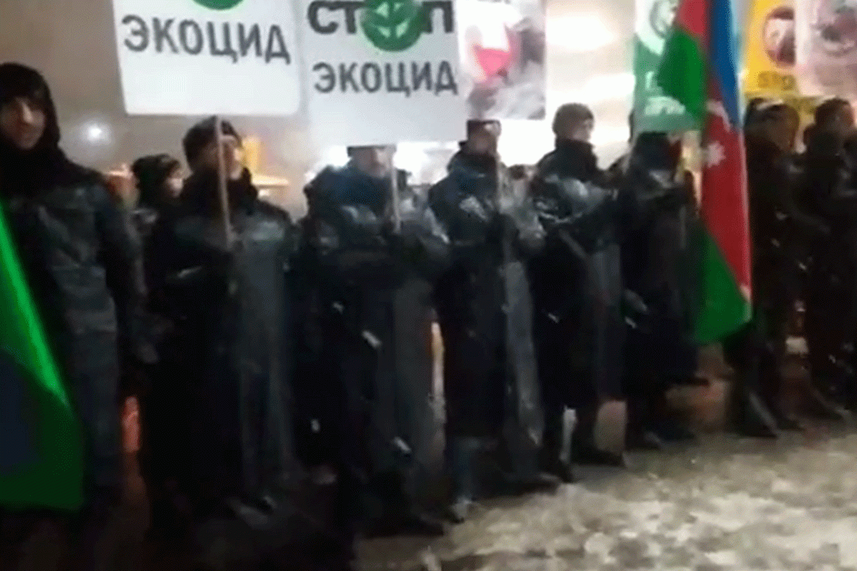 Regardless of snowy weather, protest continue on Azerbaijan