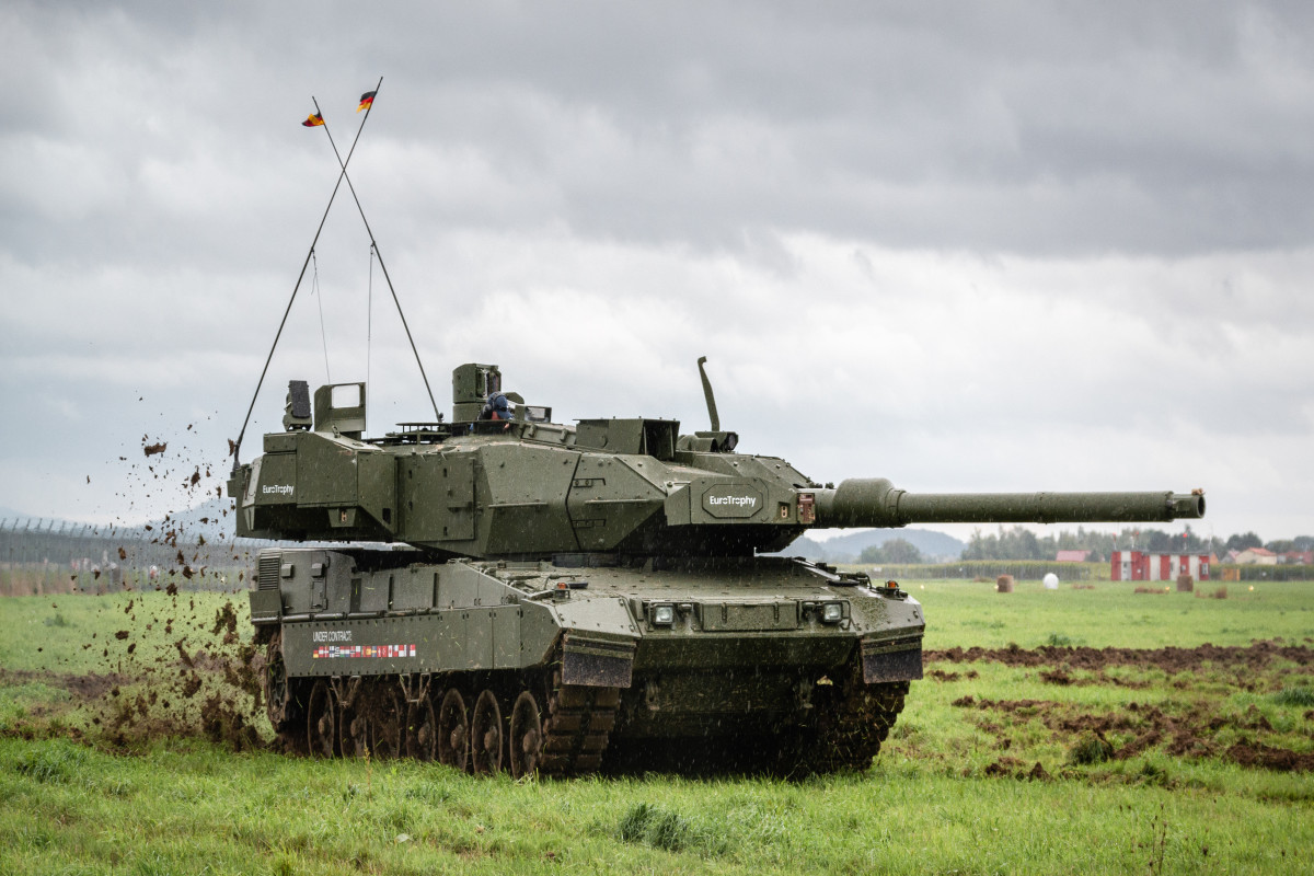 Almaniya Ukraynaya 2 "Leopard" tankı və 5 zirehli maşın verib