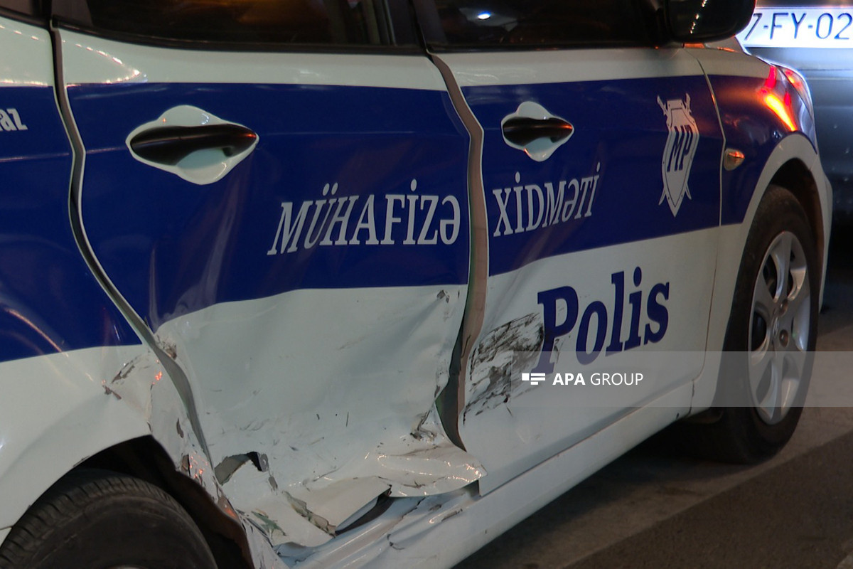 Bakıda polis maşını minik avtomobili ilə toqquşub - FOTO 