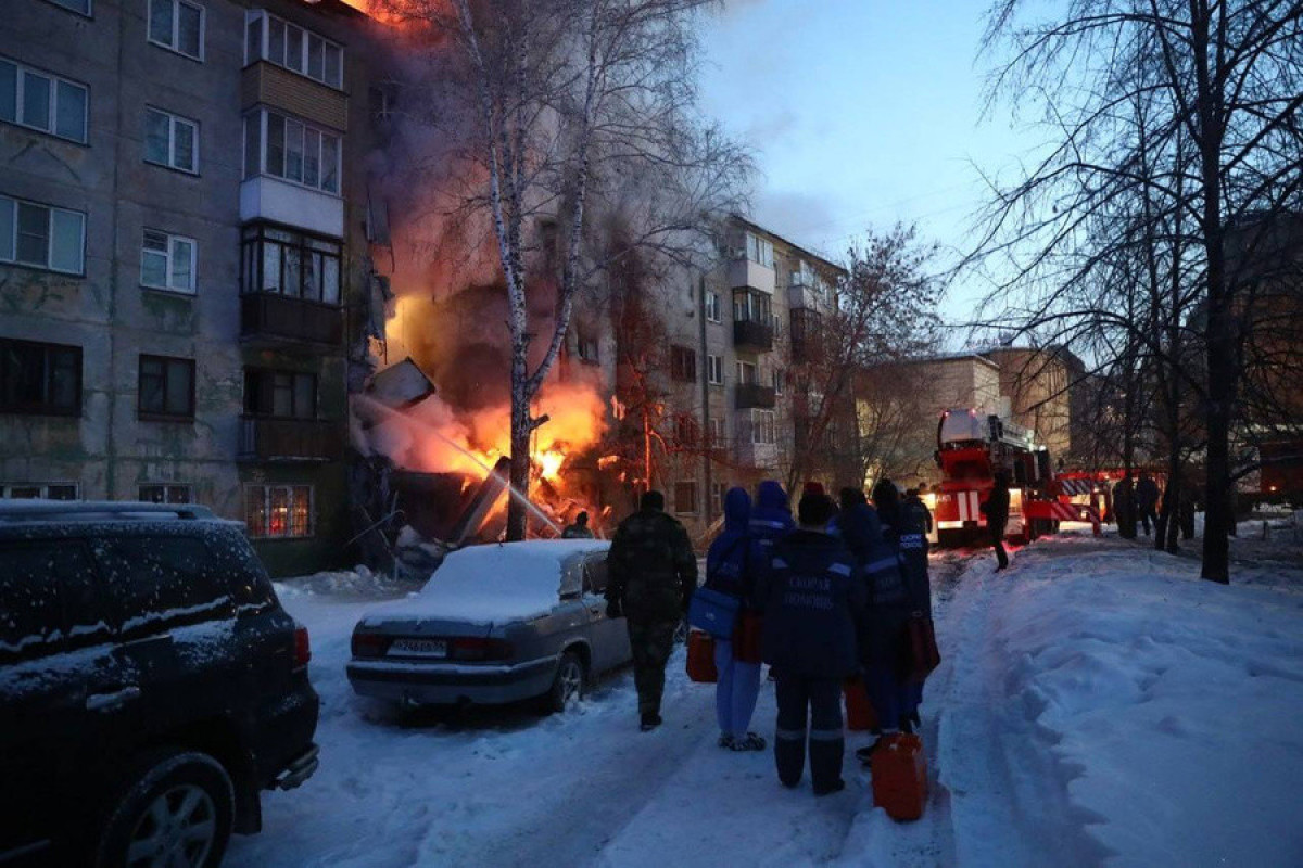 В России в результате взрыва обрушился подъезд дома, погибли 2 человека