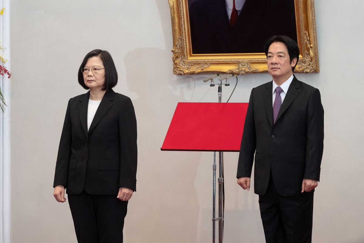 Taiwan president to donate a month