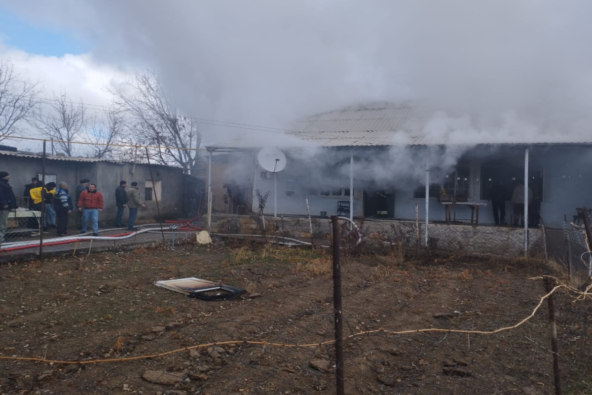Babək rayonunda ev yanıb
