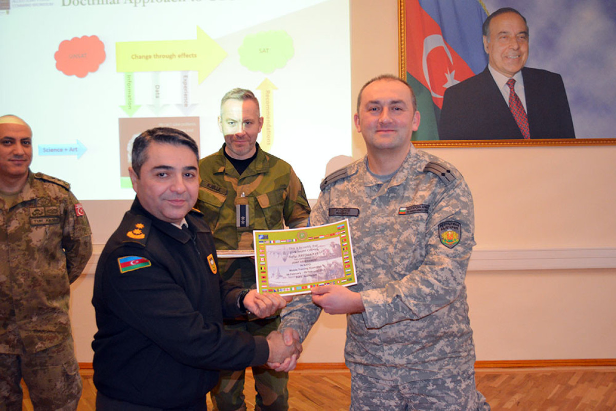 NATO-nun təlim kursunu bitirənlərə sertifikatlar verilib - FOTO 