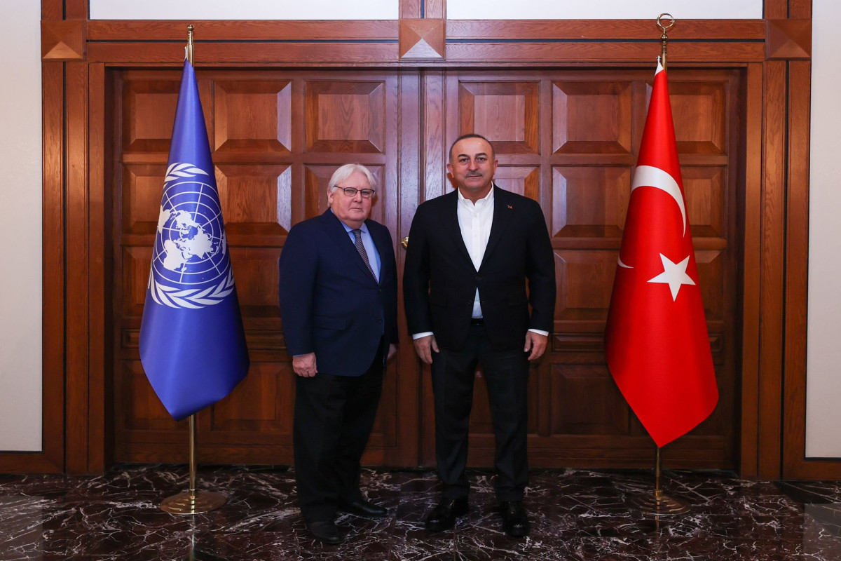 BMT Baş katibinin humanitar məsələlər üzrə müavini Martin Qriffits, Türkiyə xarici işlər naziri Mövlud Çavuşoğlu