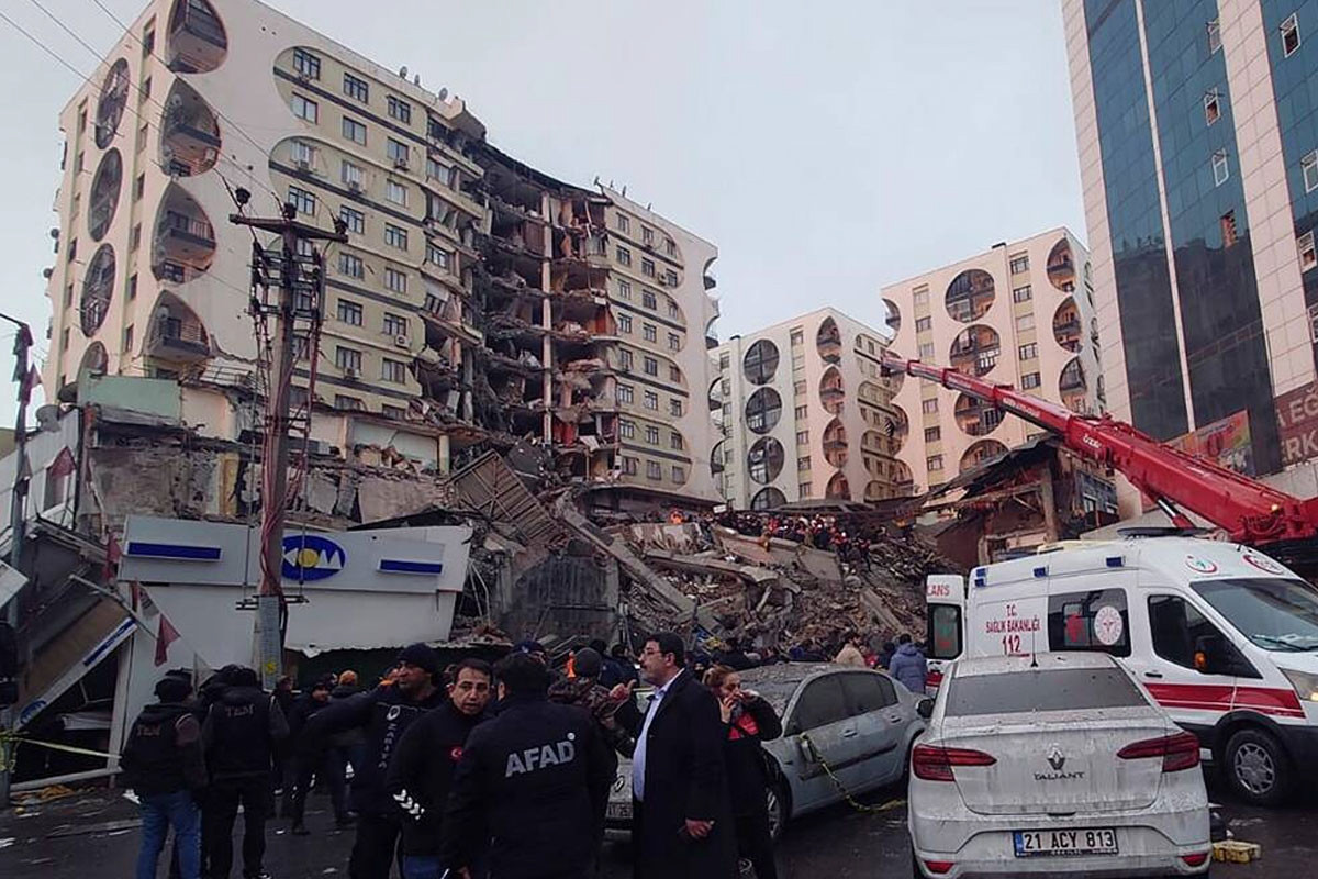Türkiyədə zəlzələdə yaralananların şəxsiyyəti xüsusi proqramla müəyyən edilir
