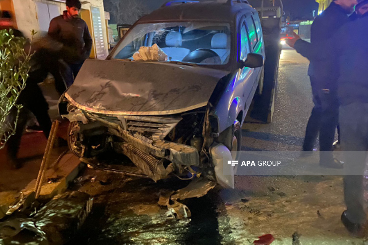 Bakıda iki avtomobil toqquşub, xəsarət alanlar var - FOTO 