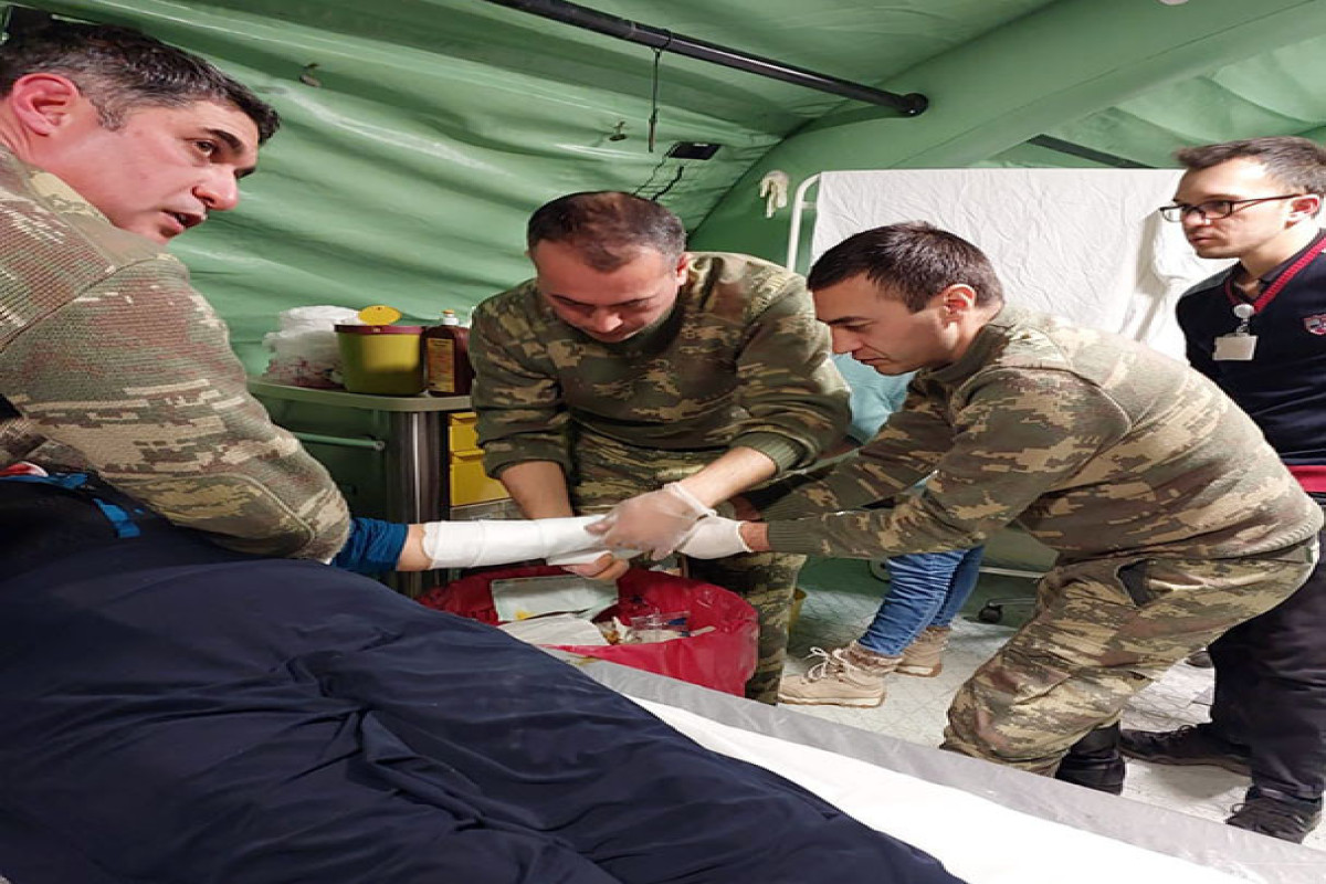 Azərbaycan Ordusunun tibb personalı Kahramanmaraşda fəaliyyətini davam etdirir - FOTO 